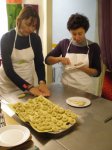 la scuola di cucina dei cuochivolanti: patricia e cristiana ai taralli
